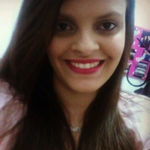 Sou como você me vê,posso ser leve como uma brisa ou forte como uma ventania,depende de quando e como você me vê passar