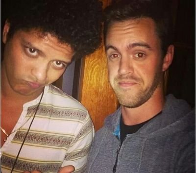 Odeio pessoas com cabelo duro, ainda bem que sou fã do Bruno mars                                   hooligan since 2011 ❤