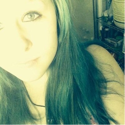I'm a sophomore, I keep it real 100% and I don't fuck with people but a few. Follow me ❤️✌️and I just might follow back.