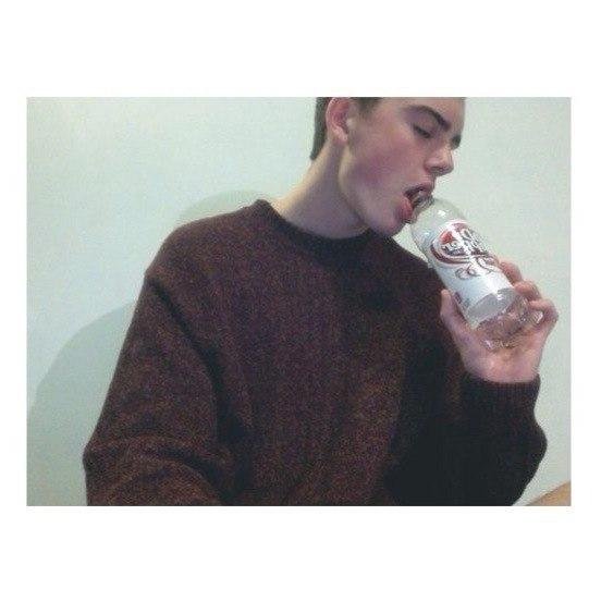 DashaVarzhel's profile picture. Прячем лицо помним, что остается родным.