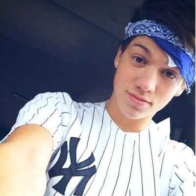 So pretty much im a fangirl i love them all i cant choose a favorite... Matt we love you...Taylor feel free to throw me out a window i wouldnt mind...