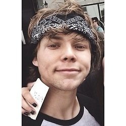 ☻ talk shit about Michael Clifford or @bIinkftmgc and I'll attack you with a lawn mower ☻