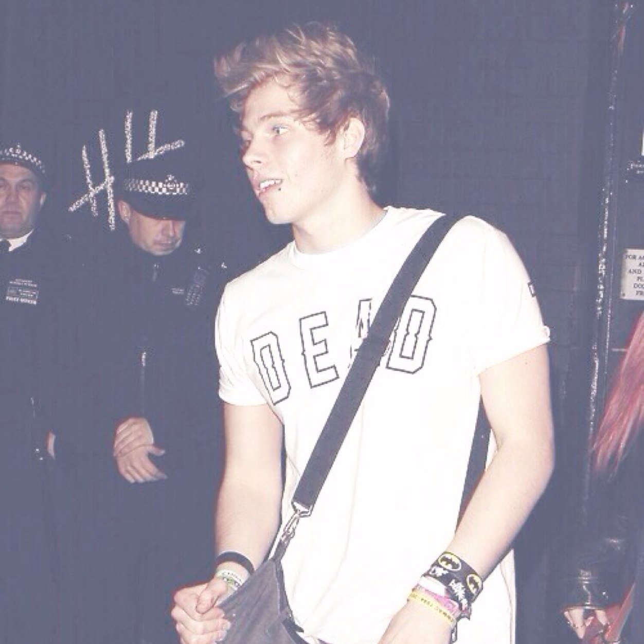 //layouts// Will take requests dm me if you want one

*{*{*/@hemmofringe\*}*}*