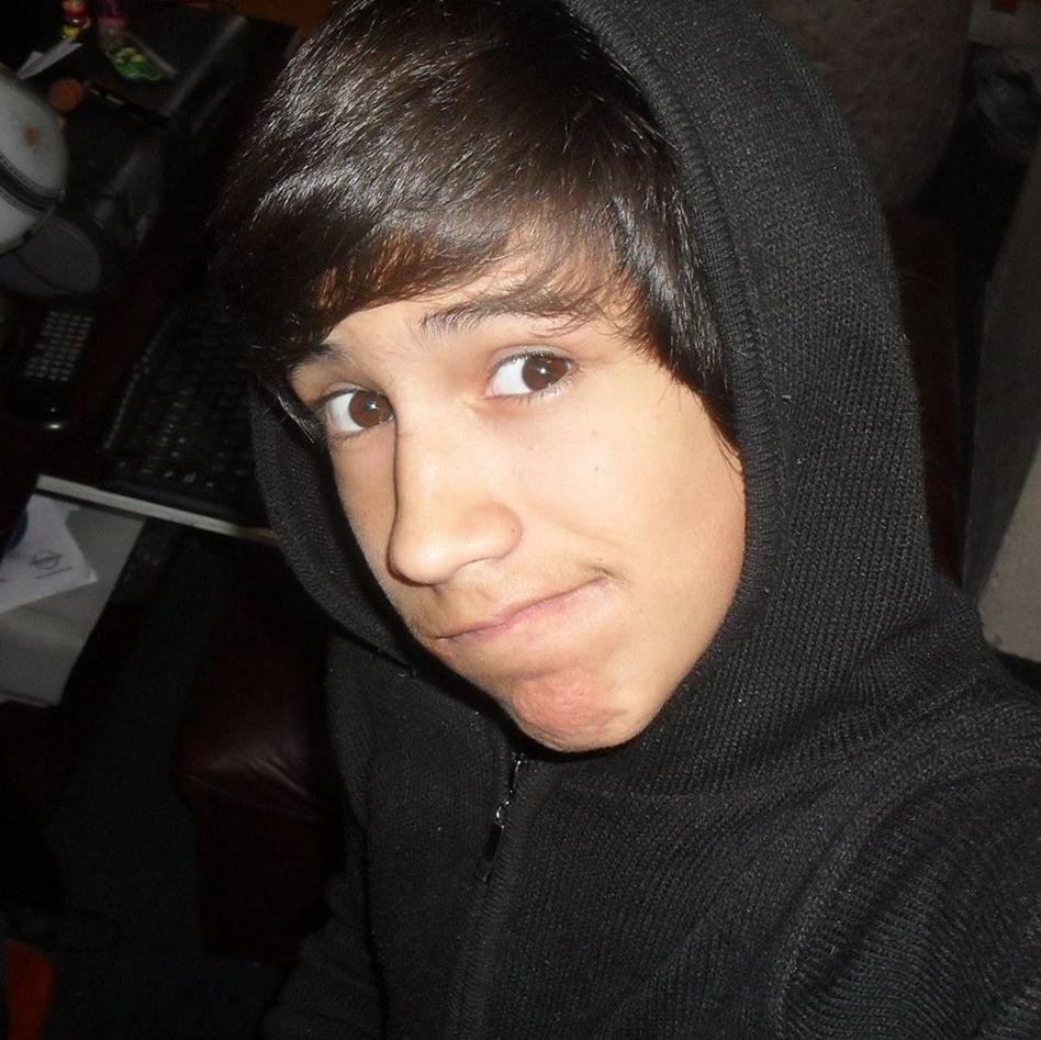 Axel Techera, Aguante Shastem. Soy belieber boy y me gusta el fútbol.
16 años- Que felicidade vire rotina .