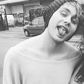You were given this free follow by @fluke_hemmo so please RT the Link! She follows back