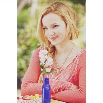 Club de Fans de @DoveCameron y somos la primera cuenta de twitter con el nombre Dovelies.