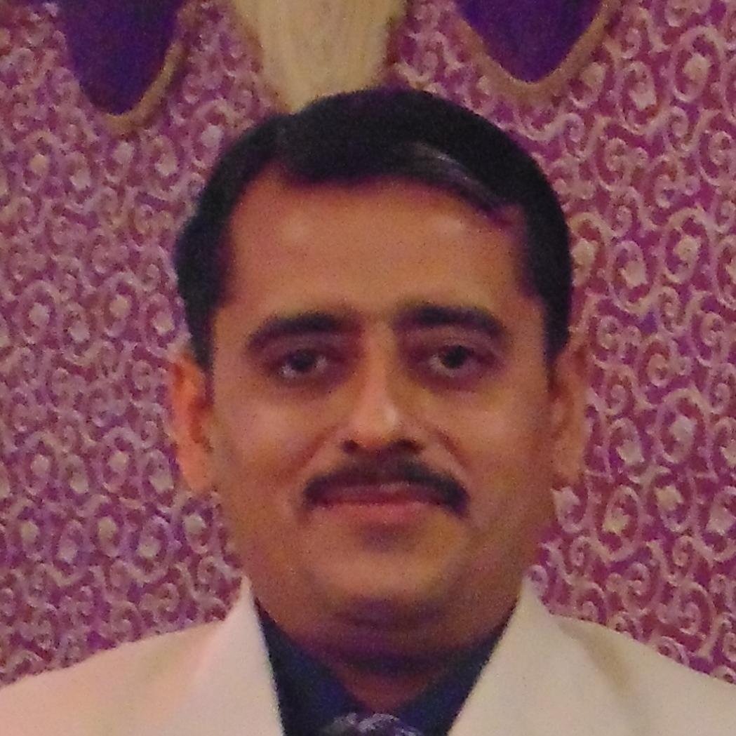 कोई चलता पद चिन्हों पर, कोई पद चिन्ह बनाता है