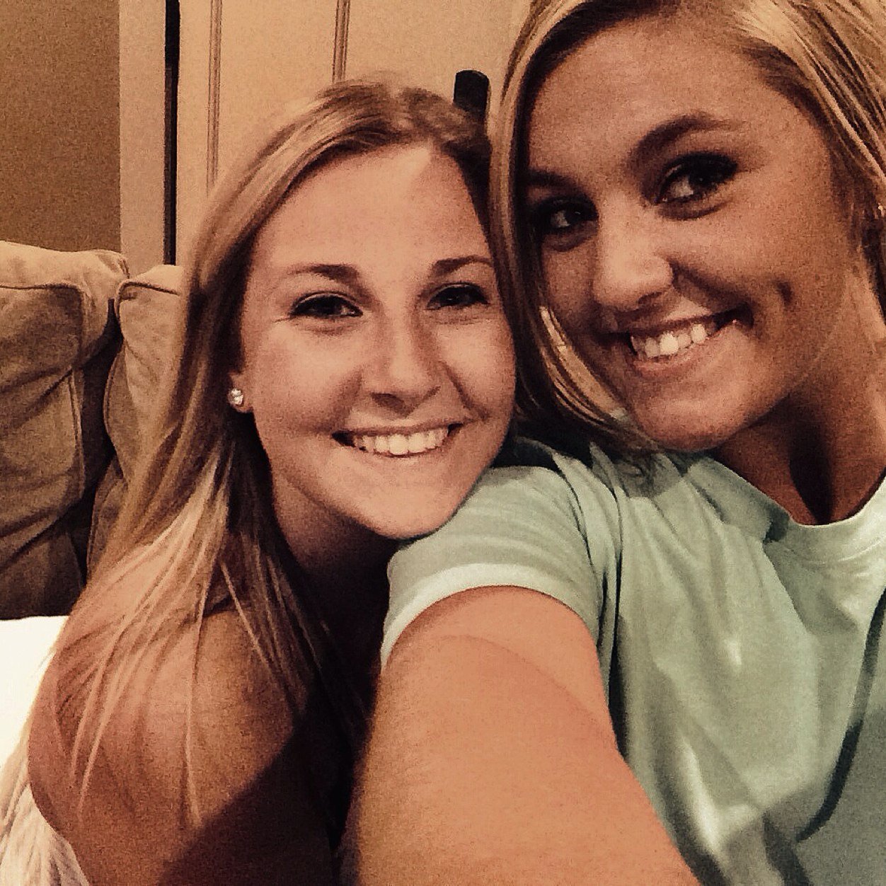 Hi follow @chloemethridge instead
