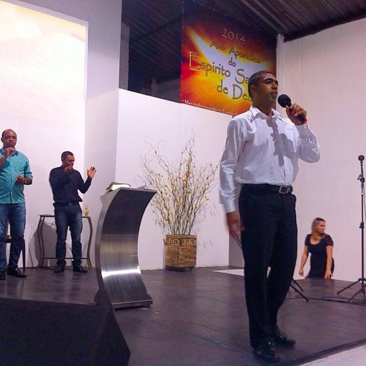 Pastor do Ministério Apostólico Nova jerusalém no Brasil,  casado e Pai  de duas lindas filhas.