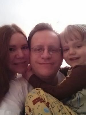 Happily Married Mother of a 7 year  old. Like watching the SYFY and AMC channels and also play SIMS and love The Walking Dead on AMC!