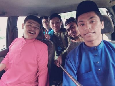 ketika kamu ingin memilih, pilihlah yang mendekatkan diri kamu dengan ALLAH