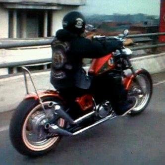 Akun buat Penggila Modifikasi Motor. Follow @ModifiedBikes , share motor2 modifikasi keren lo kesini Hastag #MejengBikes | RIDE WITH PRIDE