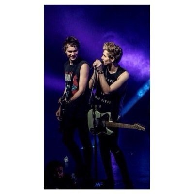 Dont follow me, follow @HemmoLubsYou instead xx