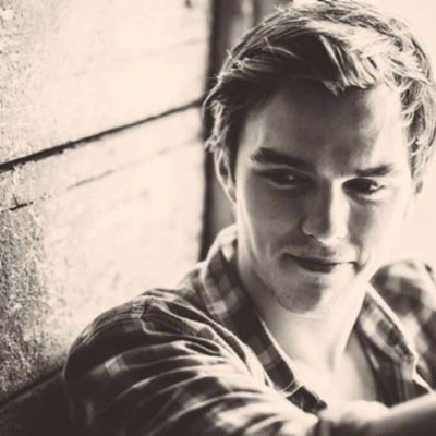 ❝I don't /play/ fair.❞ Layton Osborn second heir to own Oscorp. Youngest brother to, Harry Osborn.