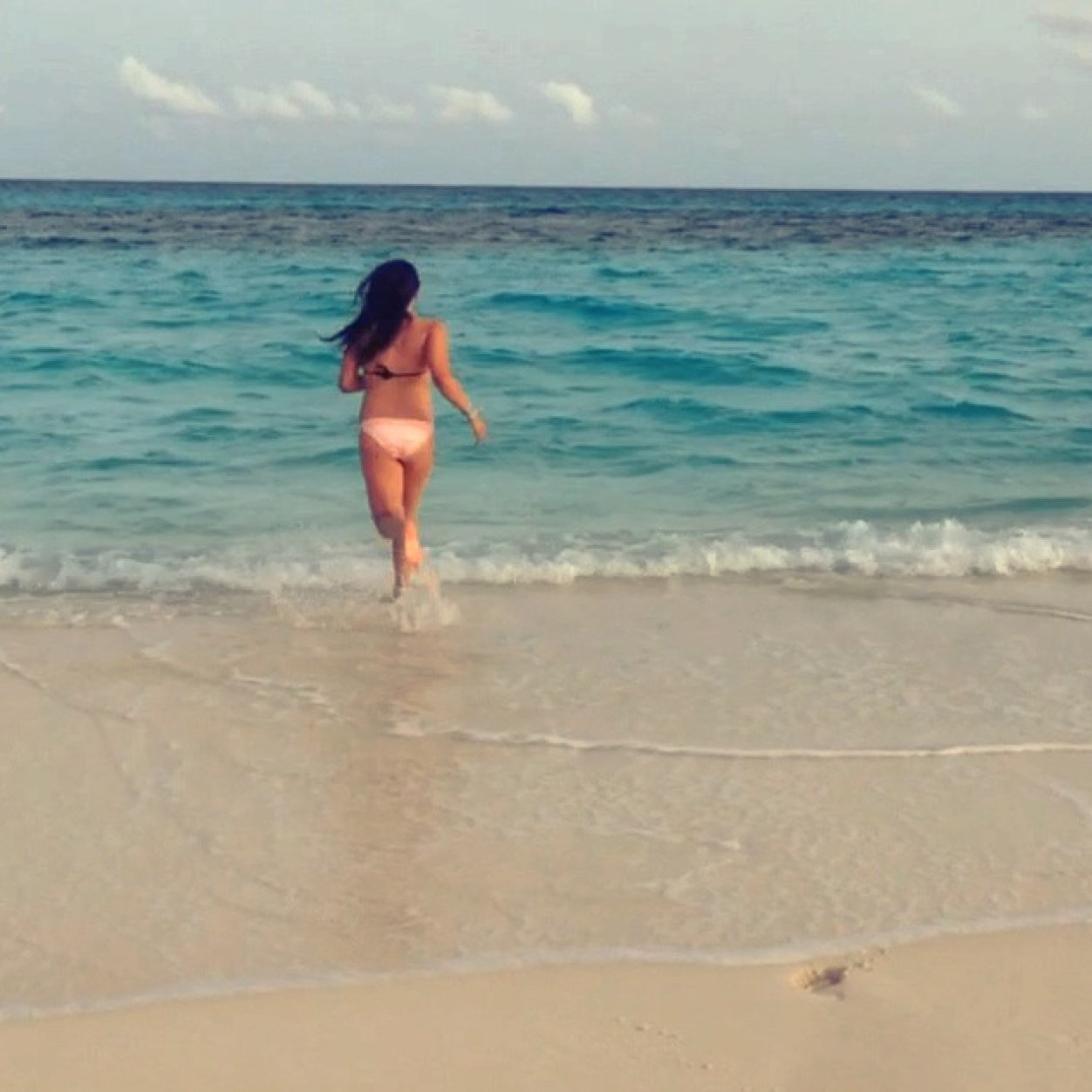 xfayrosman's profile picture. When it rains, look for rainbows.
When it's dark, look for stars