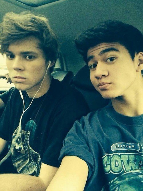 Go follow @Nizzaforever instant of this account please ;)