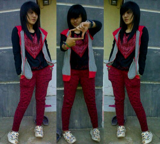 I love Emo :))

((-_\\))