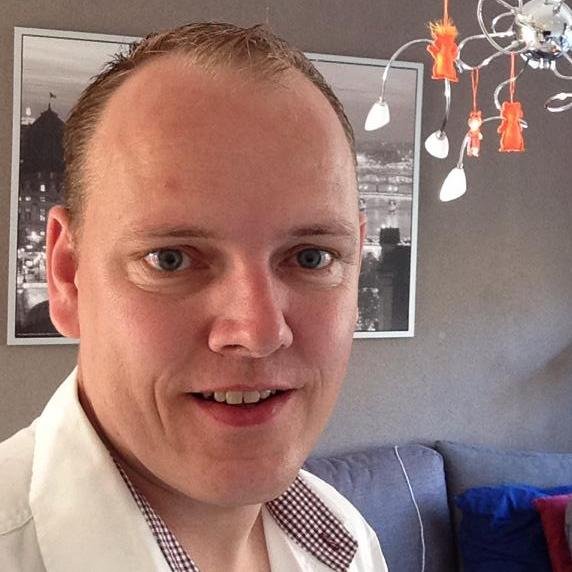 38 years old male, working in the food industry Business management And I'm an Big Big F1 follower.