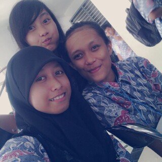 YusiUlya Twitter account |•             Keluarga, Sahabat adalah segalanya •|                      I MAY NOT BE A SMART MAN, BUT I KNOW WHAT LOVE IS.♥☺