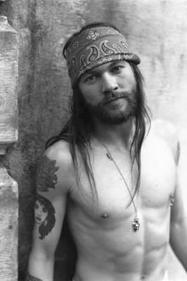 ''As armas são pra dizer que lutanos, e as rosas pra dizer que vencemos''                               Axl Rose ♡ 06.02.1962♡