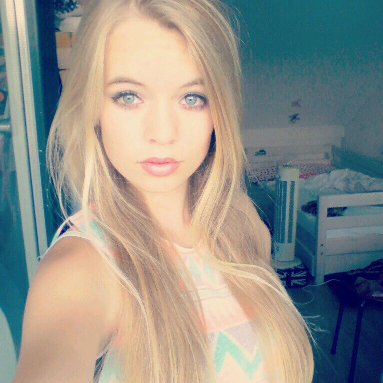 snapchat: mirjamkooistra    /klas3, love crazy people!, instagram: mirjamkooistrax ,gitaar. Lauwers College