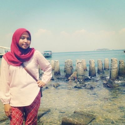 fokus kuliah dan berwiraswasta (˘ʃƪ˘) | datangi saja ayah dan ibuku ...