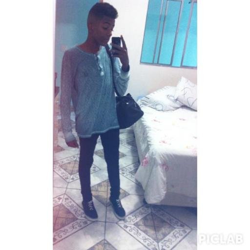 Não sabe jogar , nem desce pro Play ;)