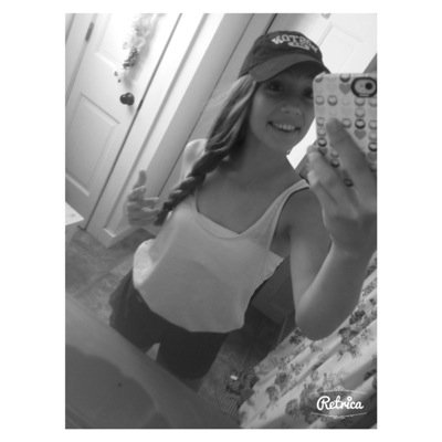 Emily4nier's profile picture. 