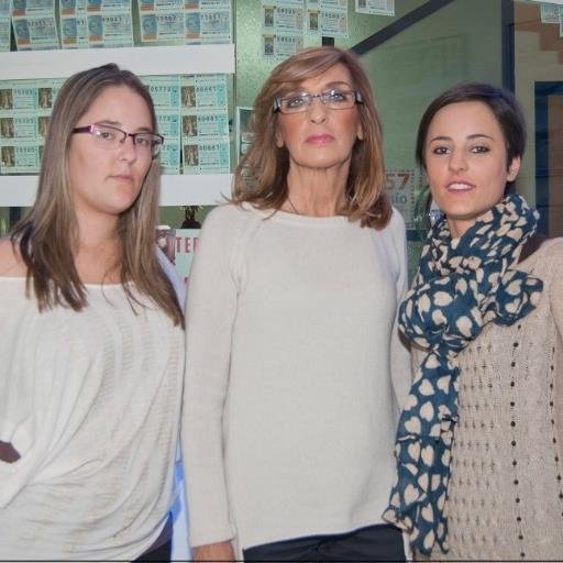 Más de treinta años repartiendo premios. Administración de lotería ubicada en el Centro Comercial Alcampo en Utebo (Zaragoza).