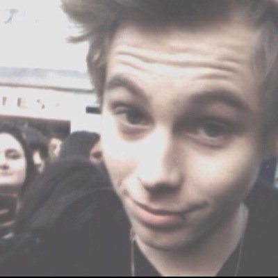 Free follow from @Iukeftblack, and i can RT stuff if you want me to