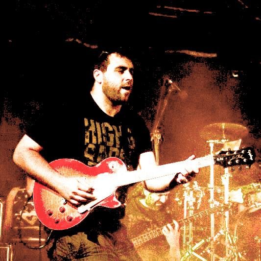 FREE BIRD MUSIC STUDIO es el sello personal del compositor, músico y productor Toni Medina Martínez.