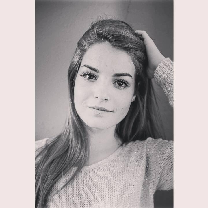 A luz que me ilumina é mais forte que os maus olhos que me cercam !