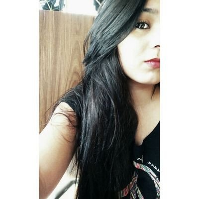 A vida é meio estranha: conheço muita gente que tem tudo para ser feliz, e adora sofrer. — Renato Russo