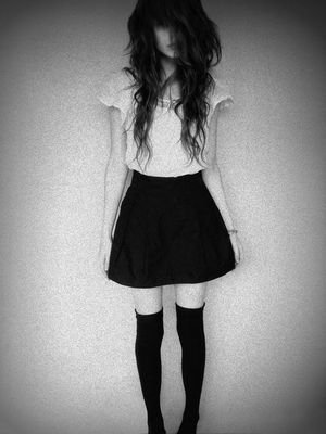 Smudged eyes & Cut thighs