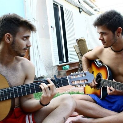 Médico y un poco cantante y guitarrista