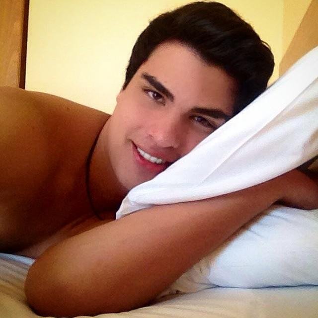 fc dedicado ao cantor @renethristan criado dia 21/04/2013,Dona:@AliceSantosreal  Renê seguiu 22/04/2013