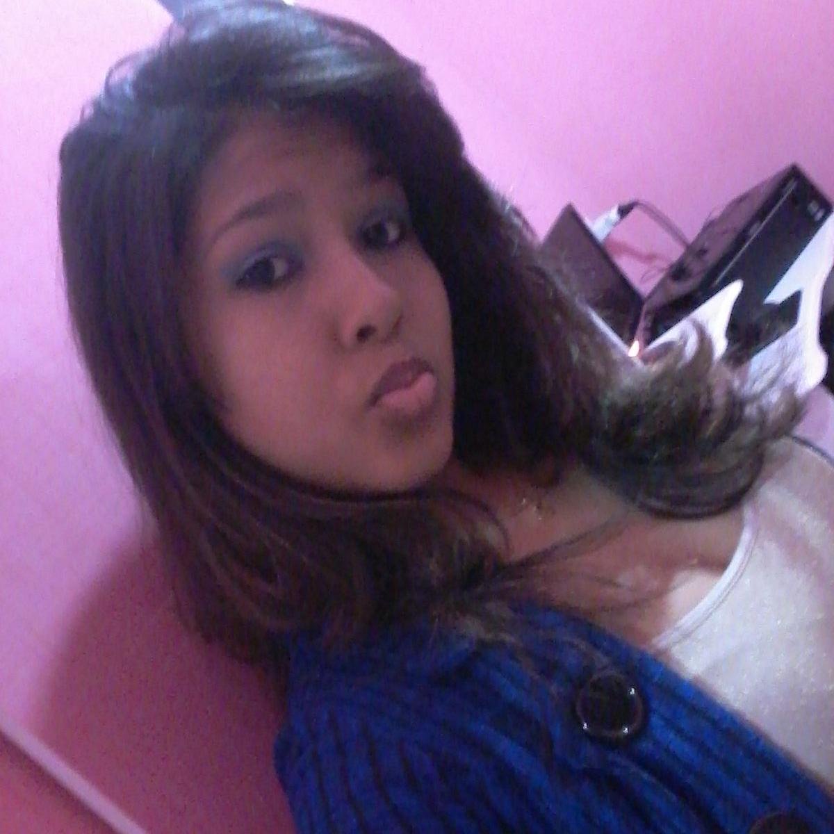 ME SEGUE SIGO VC DE VOLTA ; ] -  Zumbis ♡
Ai pessoa decide olhar pra você bem na hora que você vai olhar pra ela.