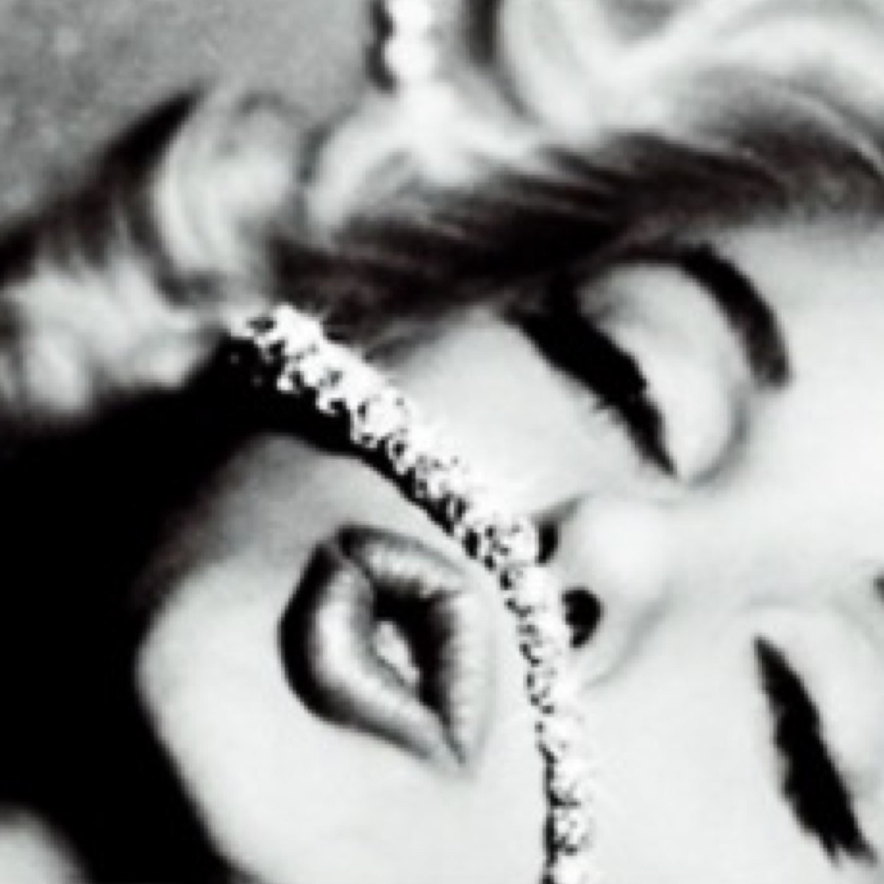 Follow follow follow I follow back! xoxoxox Just a small town girl. Love me or lust me;) xox