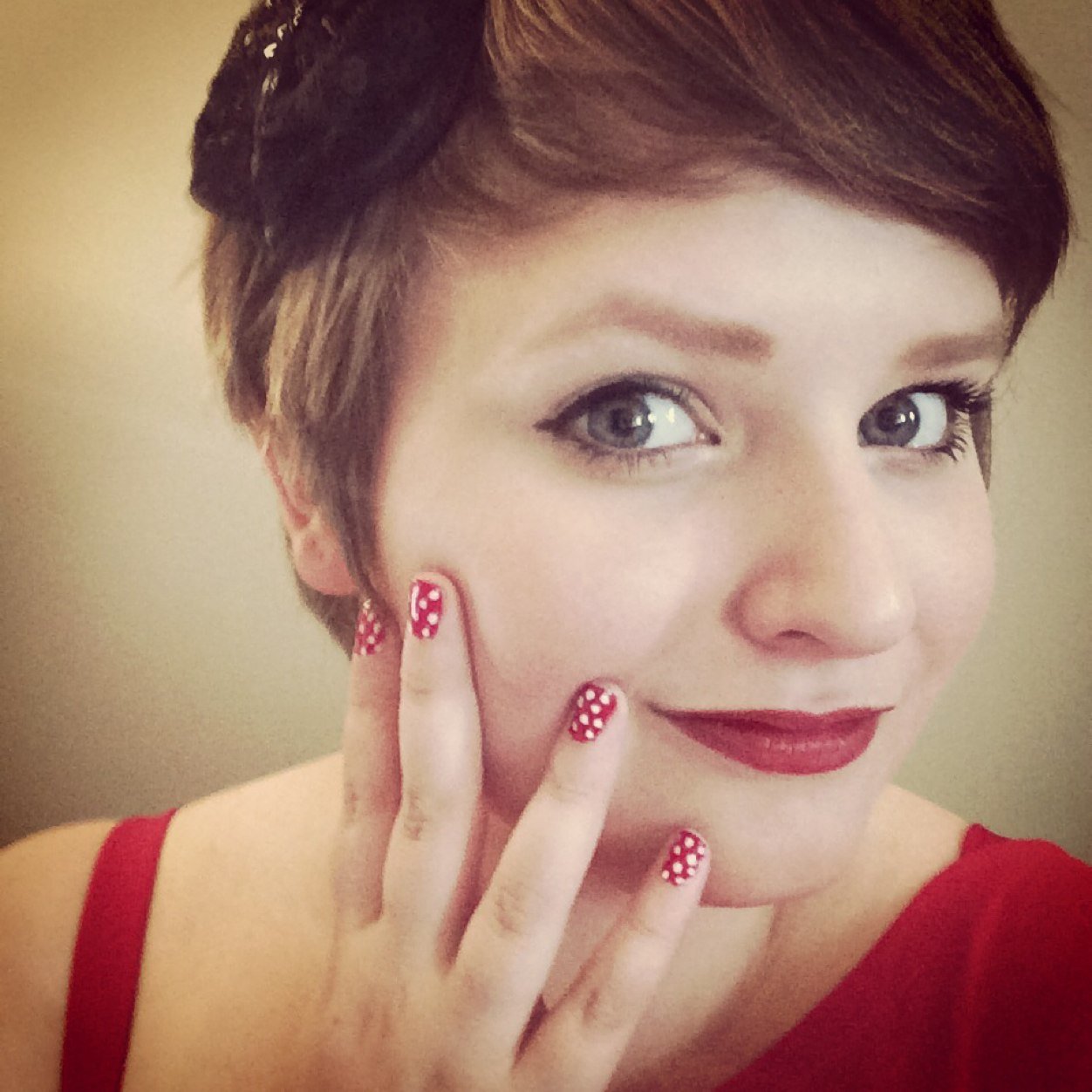 Graphic/Web Designer, owner of Chic Pixel Design Studio. Lover of cats, Stella & Dot jewels and Netflix.