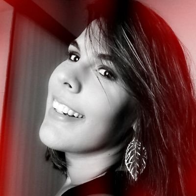 Livrai-me de gente falsa, mentirosa e que finge que me ama. Amém!