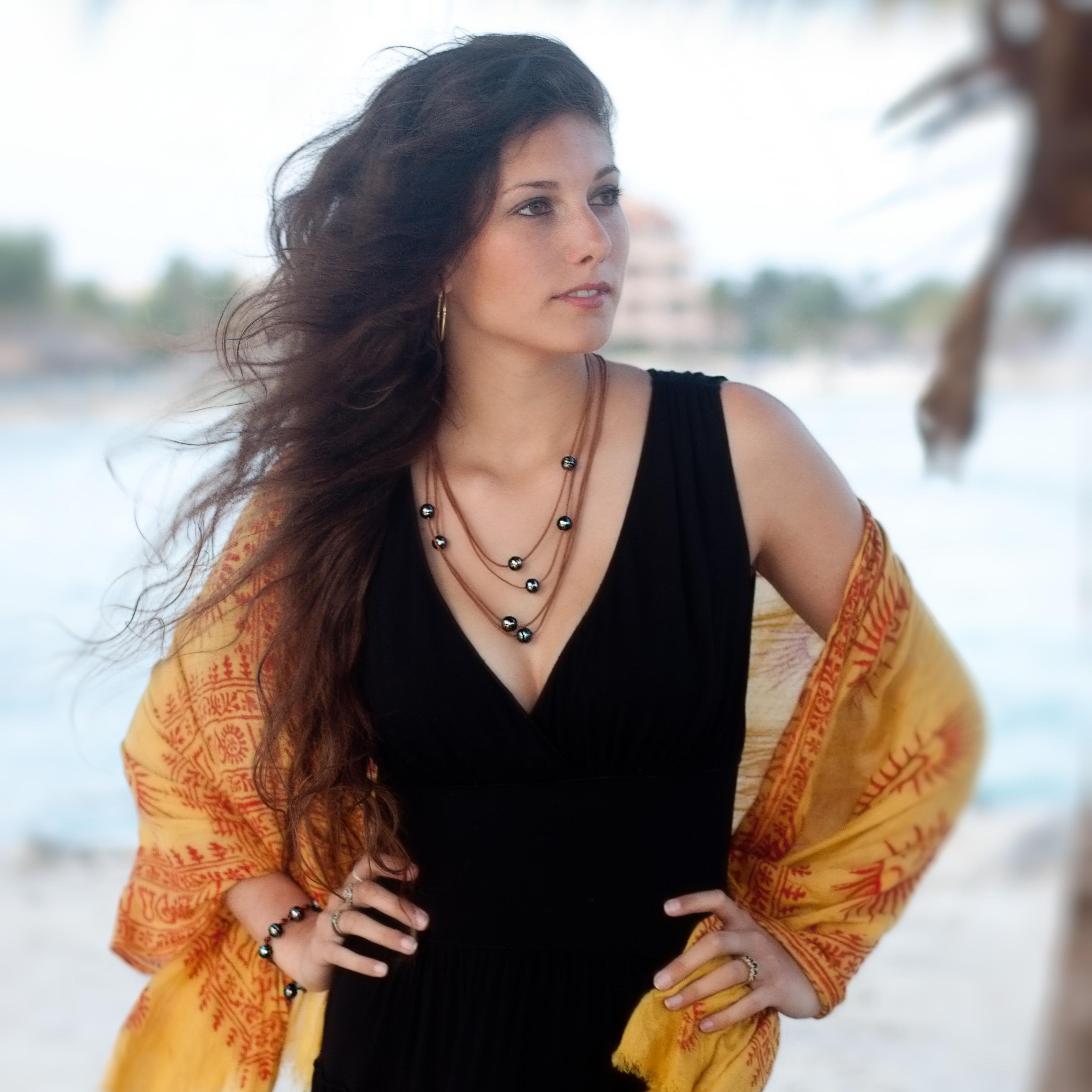 Lustrous as the sea at sunset. Luxurious in both look and feel.
Expect nothing less than beautiful throughout the covetable collections of Leathered Pearls.