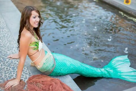 Estudiante de Diseño Gráfico y Técnica Superior en Gráfica Publicitaria. Sirena a tiempo completo, aunque siempre lleve piernas y experta en perder el tiempo.