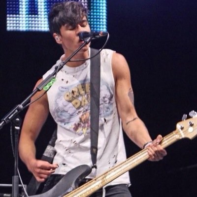 Follow @darlingkitten since she gave you this free follow xx