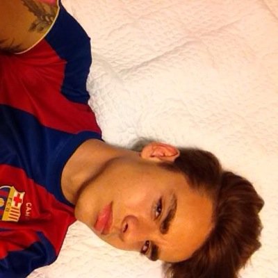 Follow @darlingkitten since she gave you this free follow xx