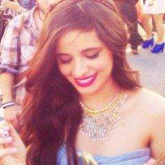 Por favor segue a @1Dlifegirl ela segue TODOS de volta !!! É so pedir,obg love u