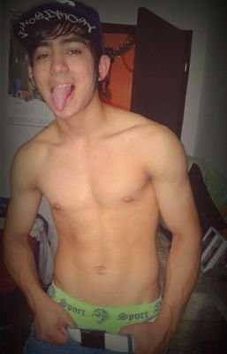 Ama con locura, besa sin razón.