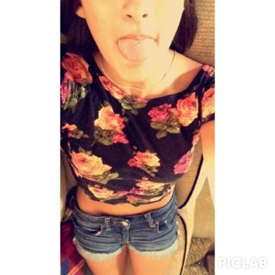 18 y/o freshie @ ETSU. I like cats, books, and the beach. I'm weird, but I embrace it. Lana is bae.