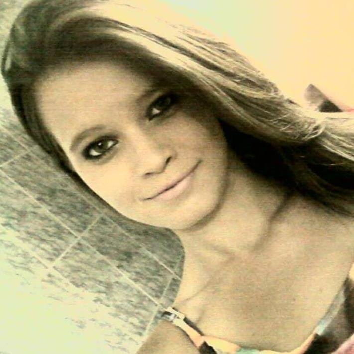 Um dia nós aprendemos, que insistir em certas coisas sem Futuro, é perda de tempo.
