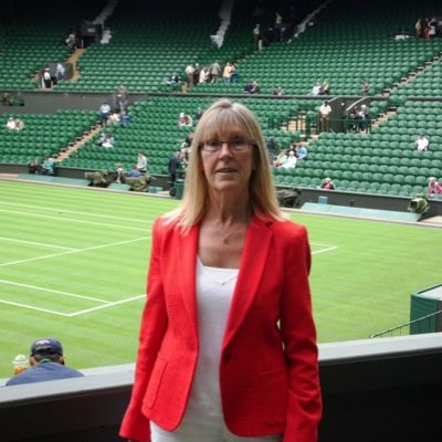 A huge Roger Federer fan. Loves travelling, tennis and all living creatures.