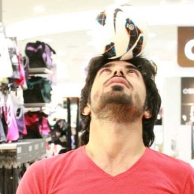 أحياناً تُدهش عندما تقرأ بايو البعض وتعتقد أن خلف الحساب نجيب محفوظ لـ تقرأ بعض تغريداته وحروفه وتدرك أنه لم يكن سوى شعبولا! تابعني وستعرفني Kik:Kalidalothaim